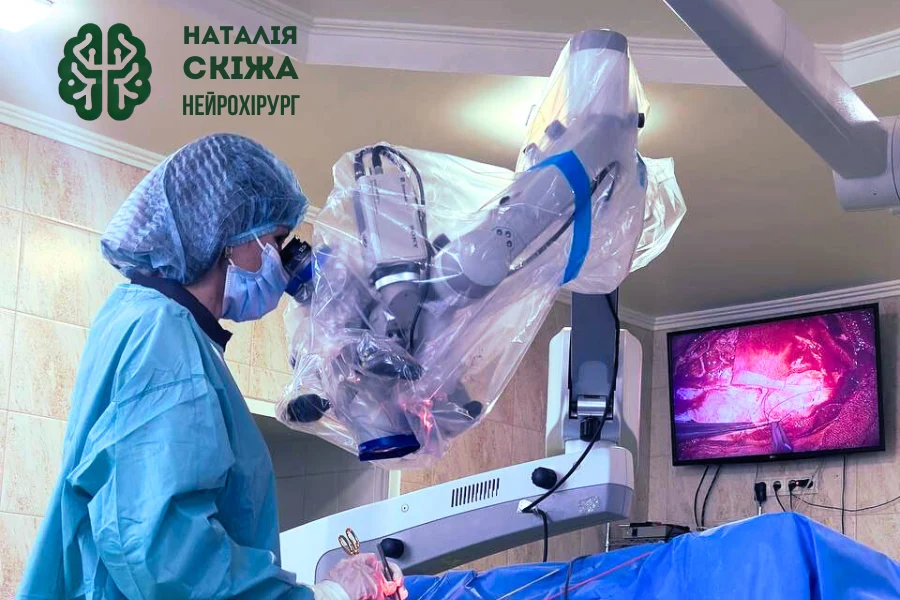 Хірургічне лікування геморагічного інсульту під Мікроскопом - лікар нейрохірург Наталія Скіжа